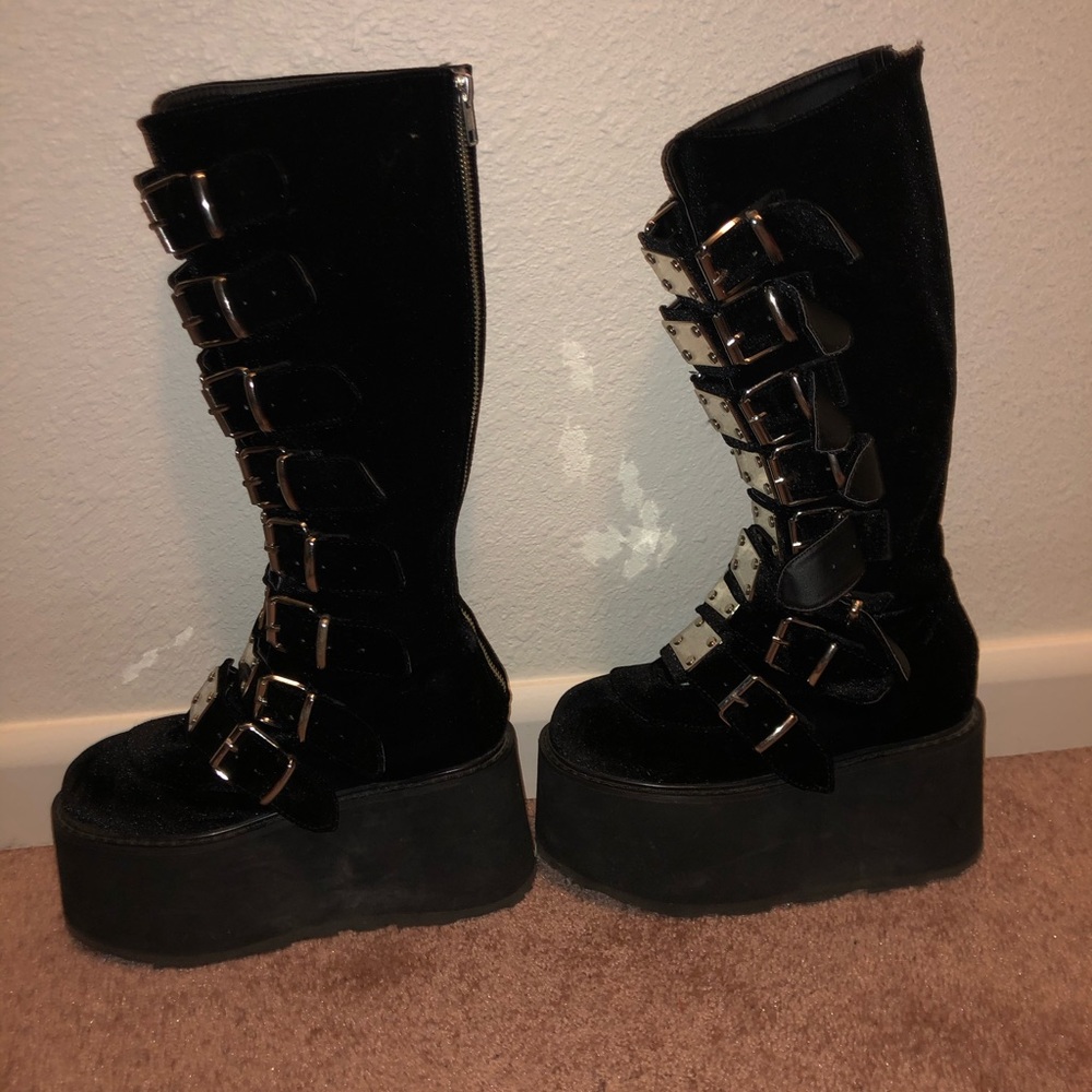 Demonia Damned 318 Black Velvet